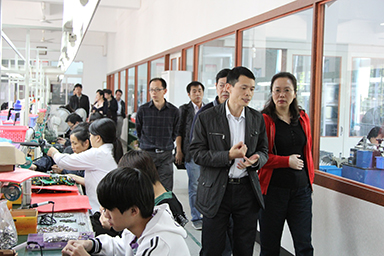 福建省委統(tǒng)戰(zhàn)部副部長、省工商聯(lián)黨組書記王玲視察虹潤公司