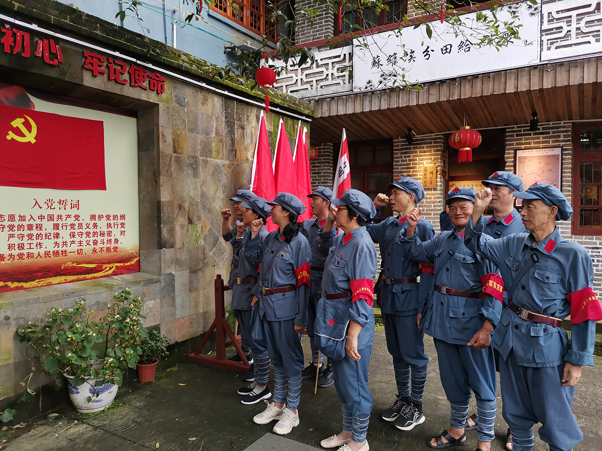 虹潤公司黨支部組織開展“尋找紅色足跡，牢記初心使命”主題黨日活動